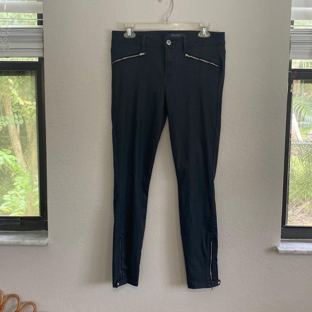 Super sexy skinny pants! Just WOW!